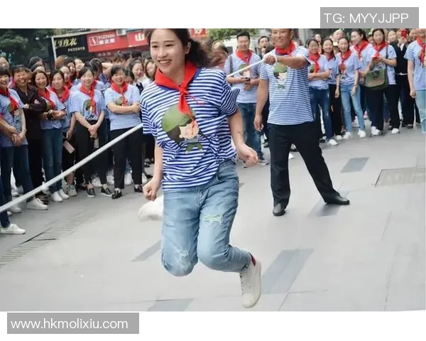 小小球迷的快乐时光足球世界中的童趣与梦想