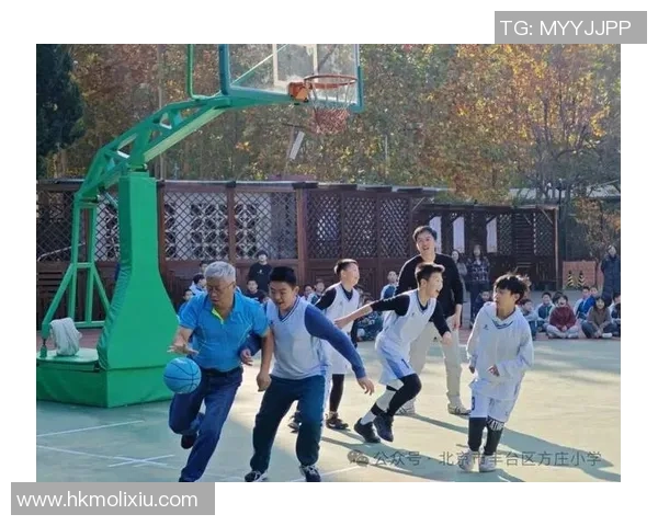 我和我的篮球梦在小学的操场上飞扬